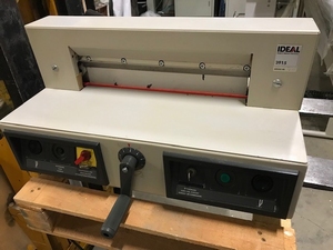 IDEAL3915  stapel-snijmachine voor papier A4+